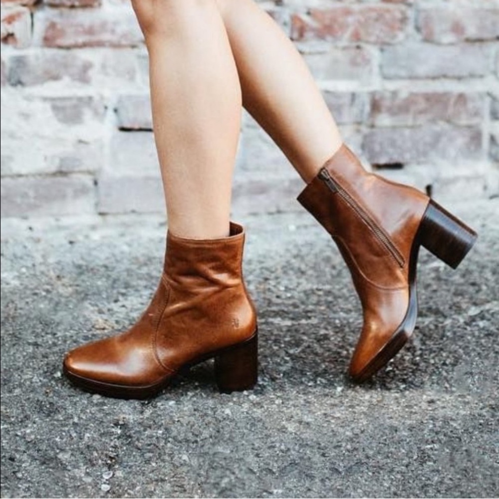 $389 Frye Joan Campus Cognac Brown Side Zip Leather Block Heel Cute Ankle Bootie - Picture 14 of 14